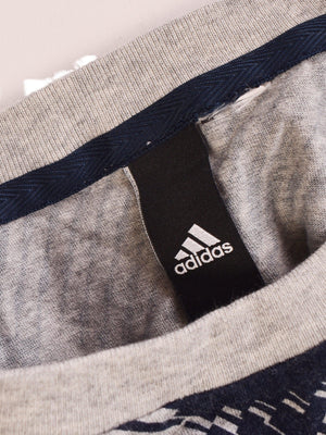 Adidas T-Shirt - M / Grå / Kvinde - SassyLAB Secondhand