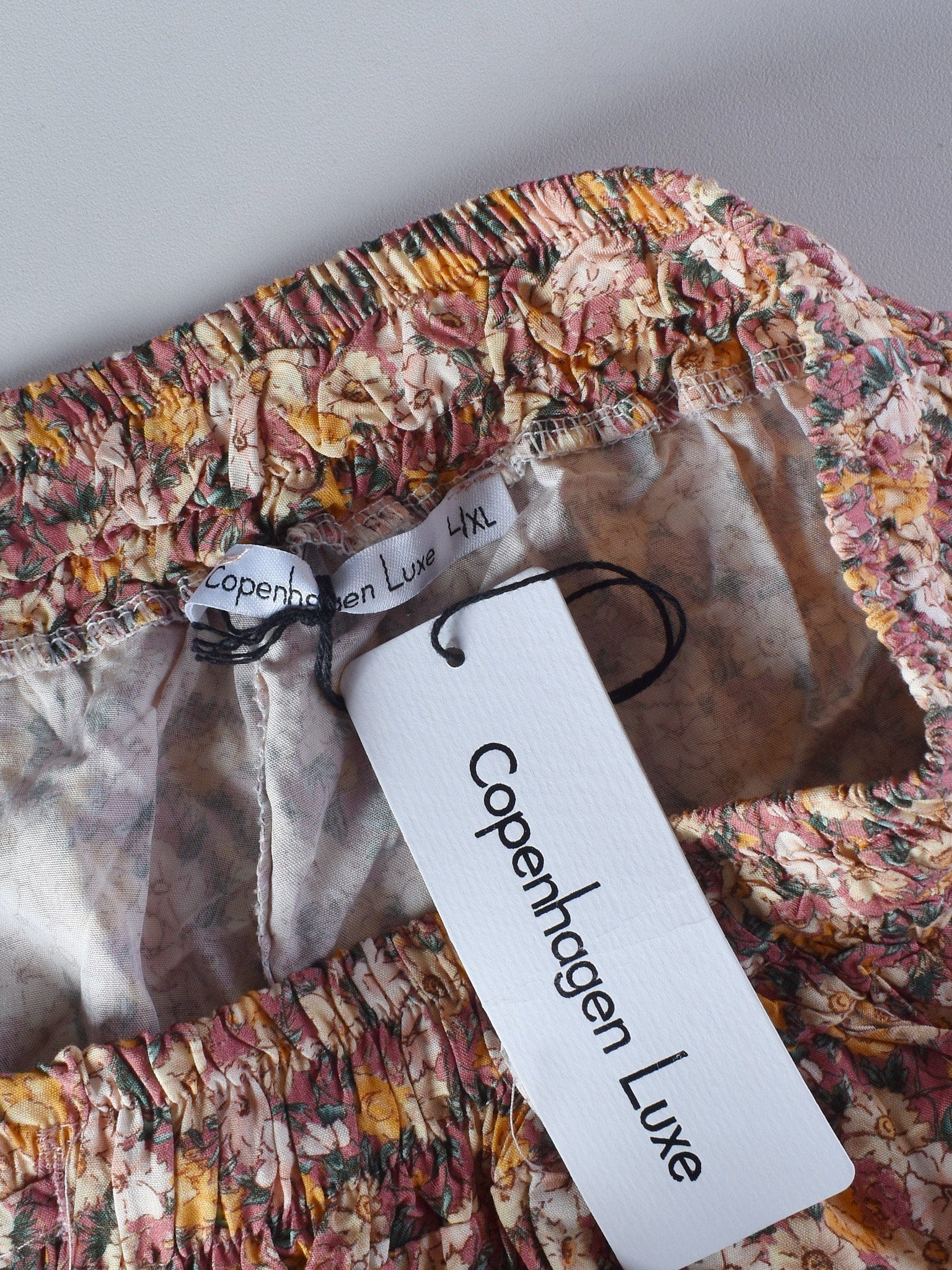 Copenhagen Luxe Shorts - L / Blomstret / Kvinde - SassyLAB Secondhand