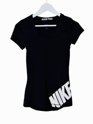 Nike T-Shirt - XS / Sort / Kvinde - SassyLAB Secondhand
