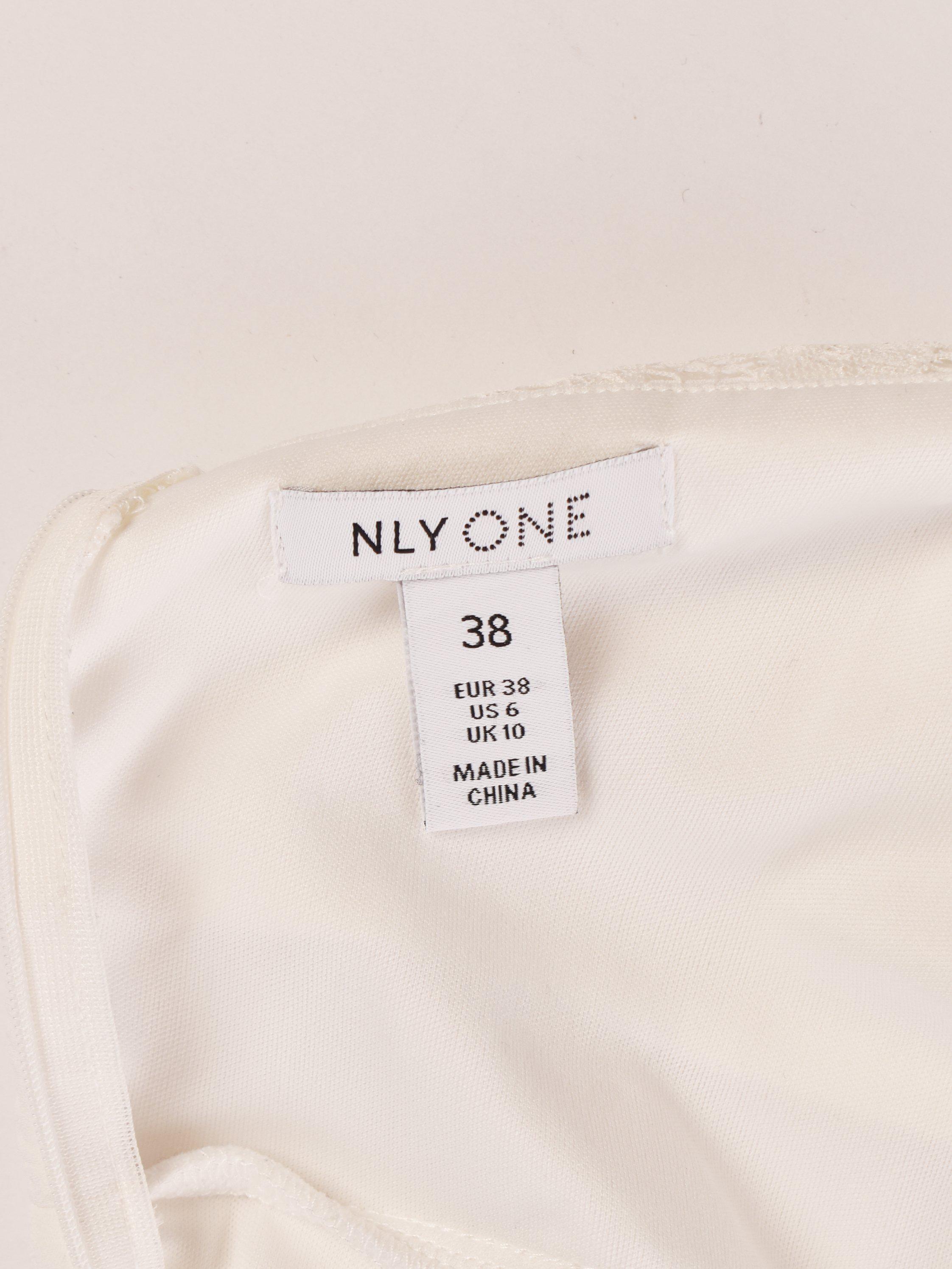 NLY ONE Kjole - 38 / Hvid / Kvinde - SassyLAB Secondhand